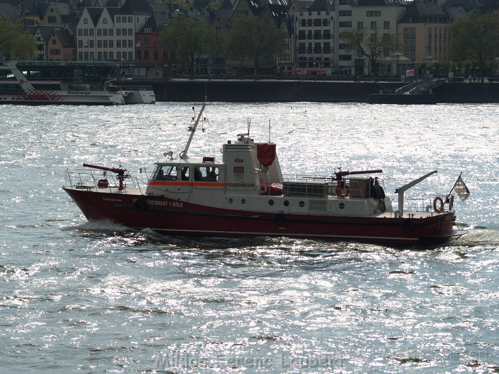 Uebungsfahrt Loeschboot und Ursula P54.JPG